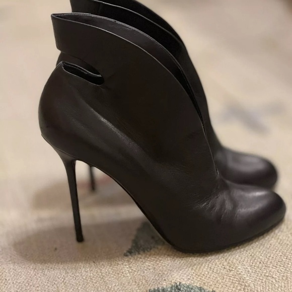 Sergio Rossi V-Neck Cut Out Ankle Boots Size 7.5US or 37 1/2Italy - Picture 8 of 9